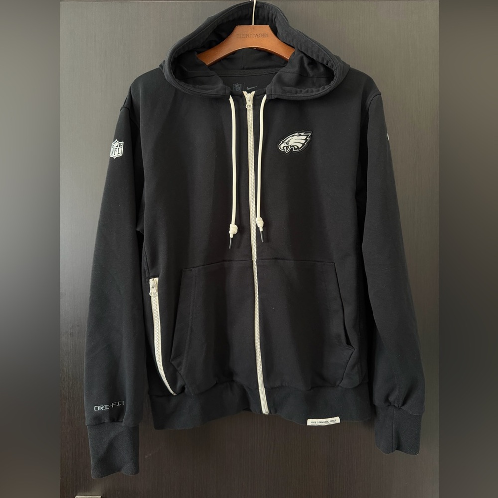NWOT Nike Drifit Men’s NFL Eagles Hoodie Size Small